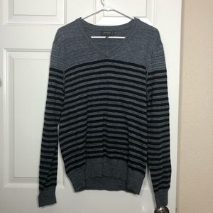 Mens Size Medium Express Sweater Collar V Neck Color Gray and Black